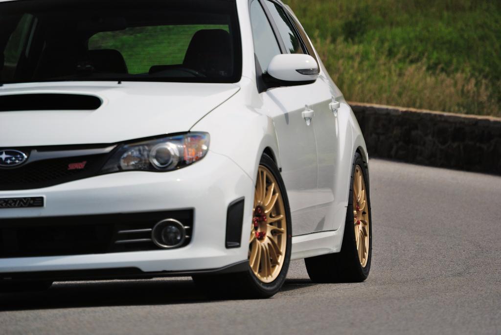 photo 2 Subaru Impreza WRX STi custom wheels BBS - Stock  18x8.5, ET +50, tire size 265/35 R18. x ET 