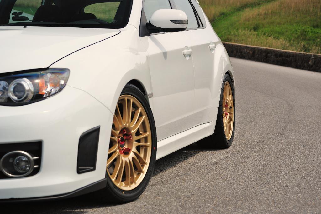 photo 3 Subaru Impreza WRX STi custom wheels BBS - Stock  18x8.5, ET +50, tire size 265/35 R18. x ET 