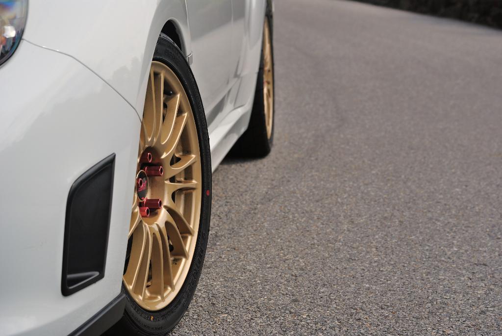 photo 5 Subaru Impreza WRX STi custom wheels BBS - Stock  18x8.5, ET +50, tire size 265/35 R18. x ET 