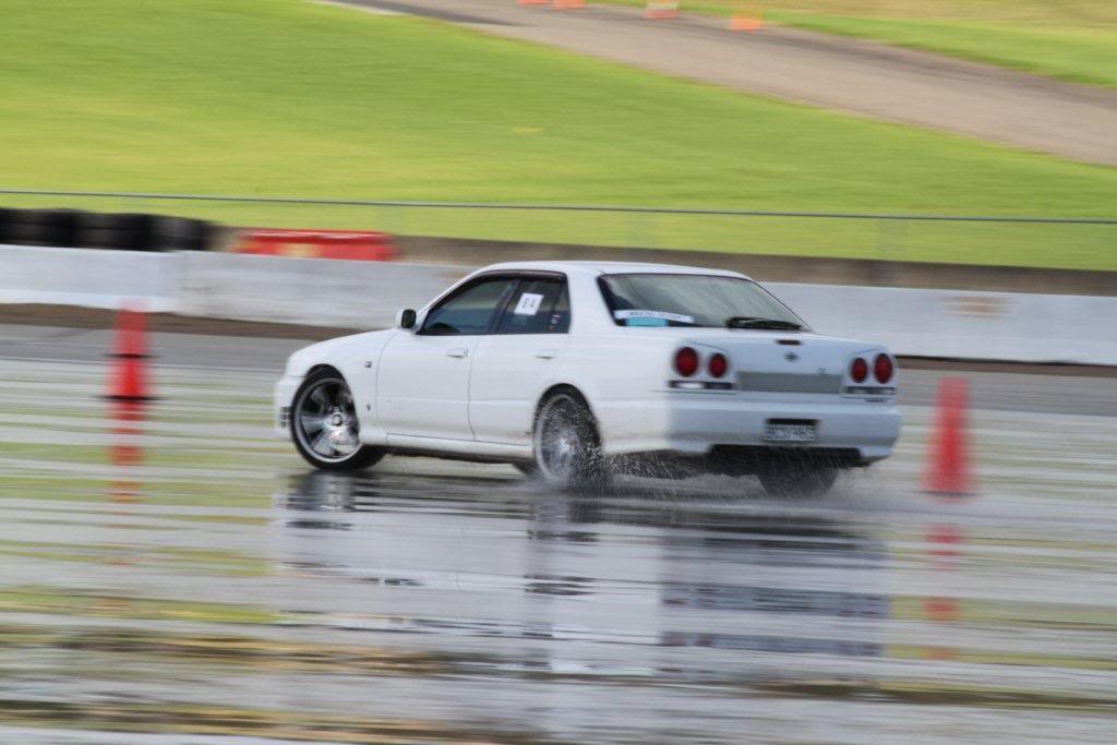 photo 9 Nissan R31-R34 Skyline 4dr custom wheels Do-Luck Double Six 18x9.5, ET +15, tire size 235/40 R18. x ET