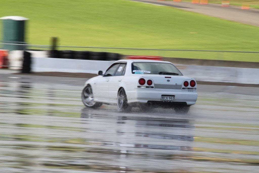 photo 10 Nissan R31-R34 Skyline 4dr custom wheels Do-Luck Double Six 18x9.5, ET +15, tire size 235/40 R18. x ET