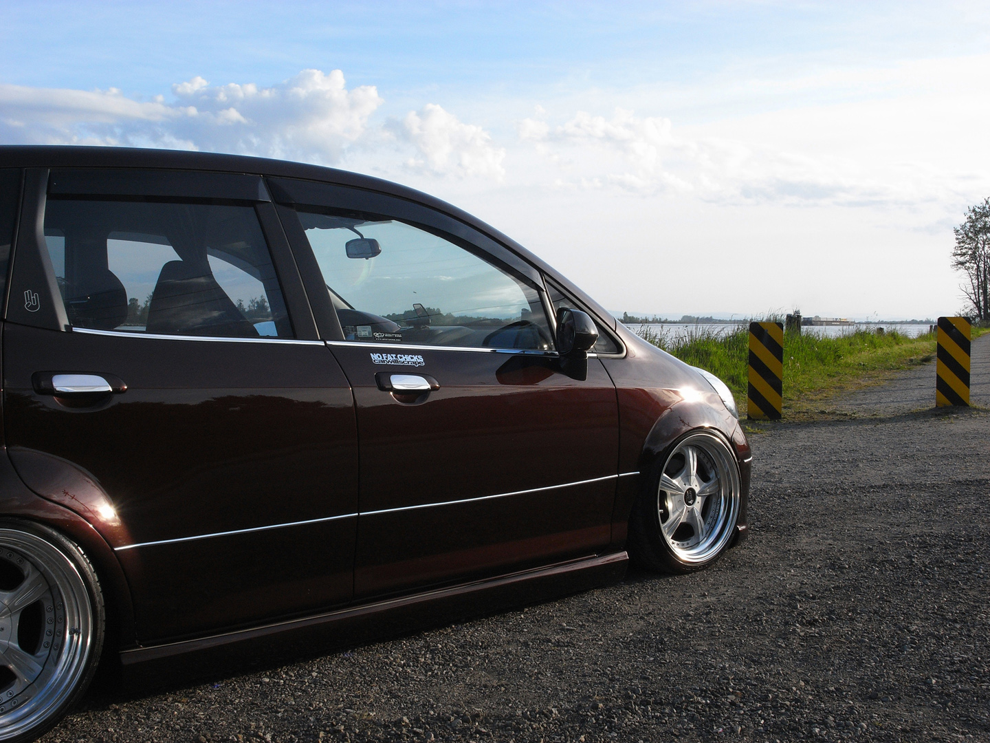 photo 2 Honda Fit custom wheels Leon Hardiritt  16x8.0, ET +11, tire size 195/40 R16. 16x9.5 ET+5 215/35 R16