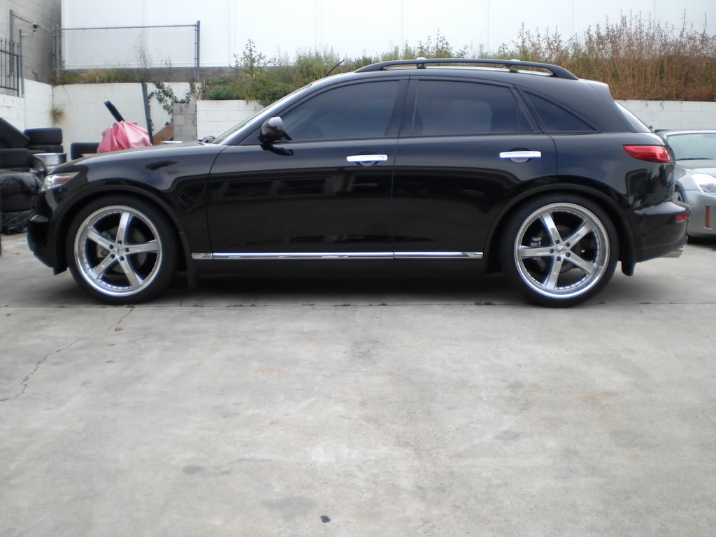 photo 1 Infiniti FX35 custom wheels 22x9.0, ET +25, tire size X R22. 22x10.5 ET+25