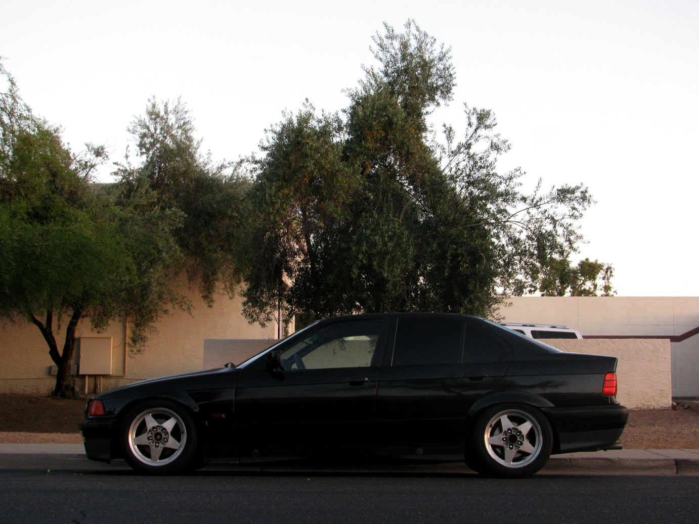 photo 4 BMW  323 custom wheels momo typ 4228 16x7.0, ET +11, tire size 205/50 R16. x ET 
