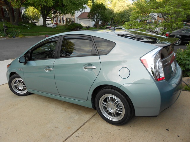 photo 1 Toyota Prius Plug-in custom wheels Enkei RPF1 16x7.0, ET +35, tire size 205/55 R16. x ET