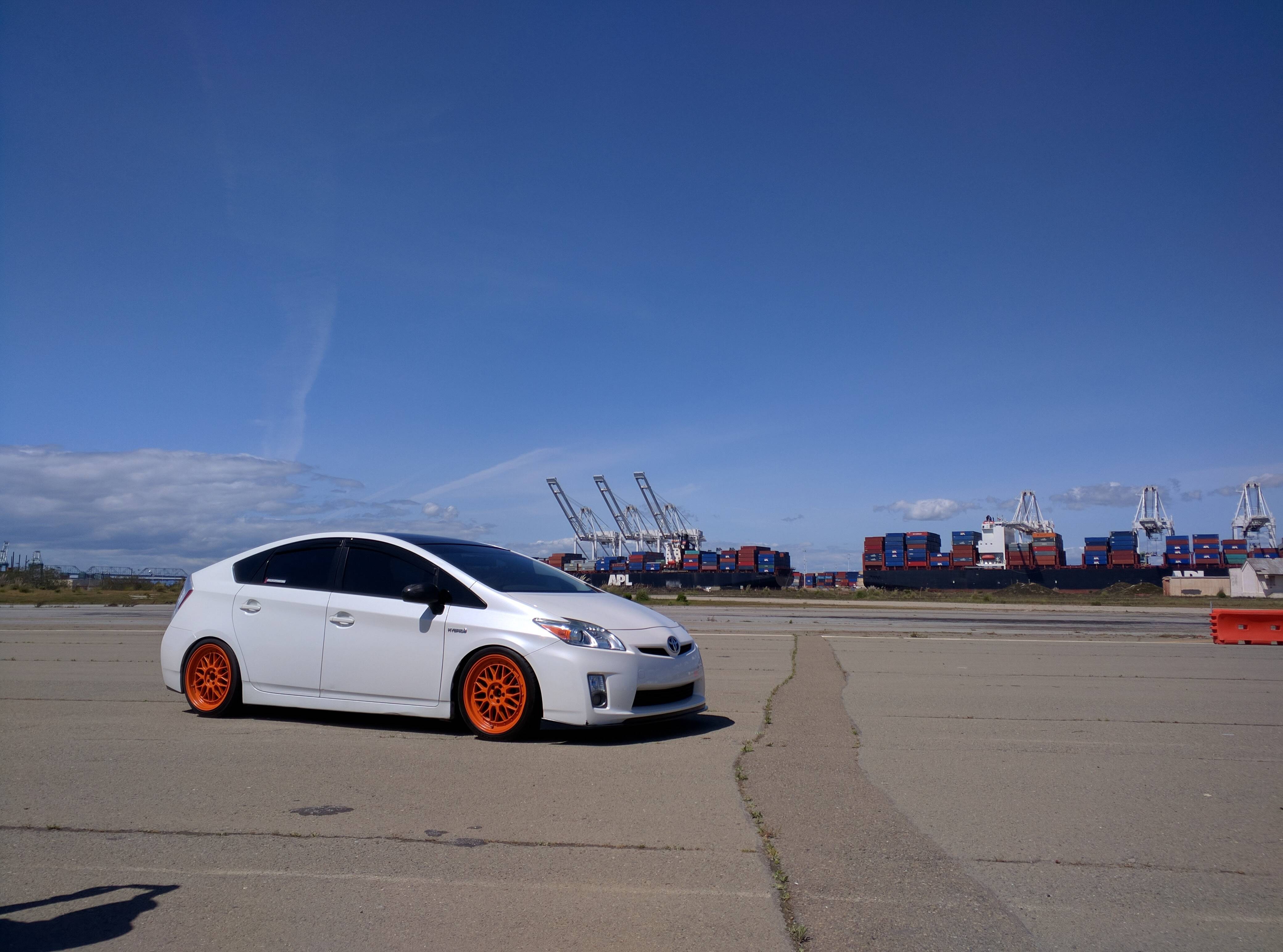 photo 2 Toyota Prius custom wheels   18x8.0, ET +30, tire size 225/40 R18. 18x9.0 ET+35 