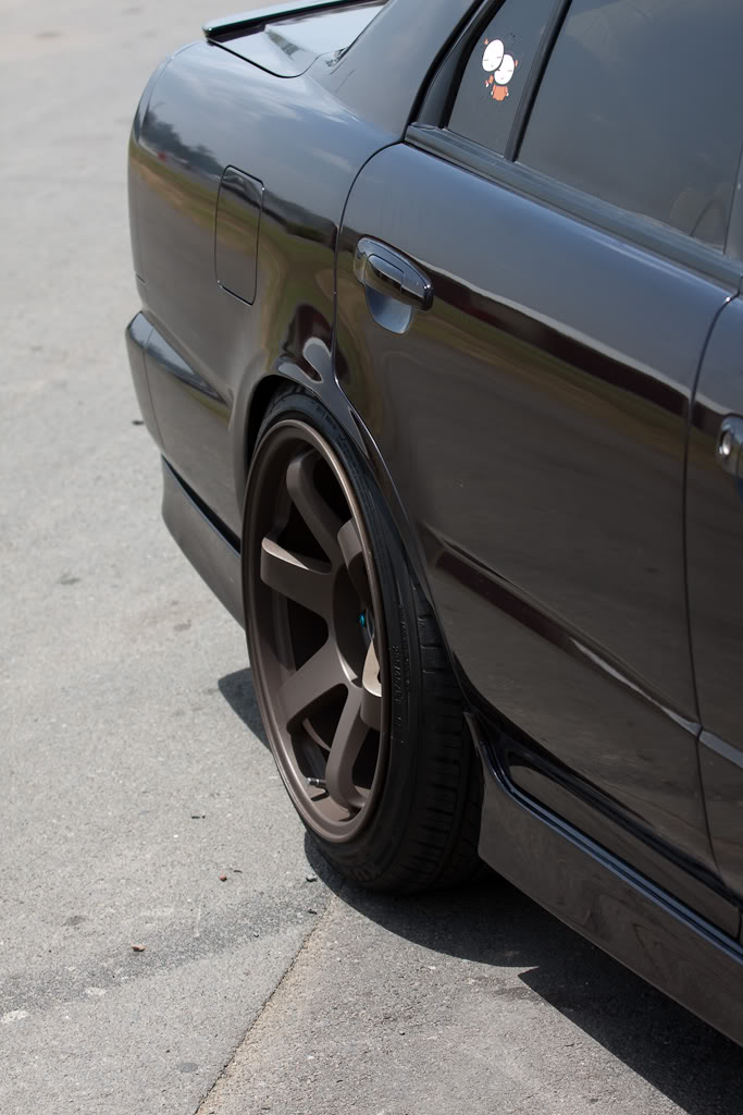 photo 6 Nissan R31-R34 Skyline 4dr custom wheels Rota Grid 18x9.5, ET +20, tire size 225/40 R18. 18x10.0 ET+15 235/40 R18