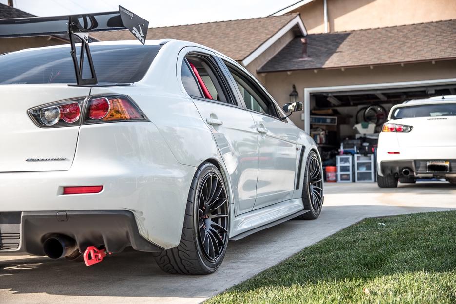 photo 1 Mitsubishi Lancer Evolution custom wheels XXR 550 18x9.75, ET +19, tire size 265/35 R18. x ET