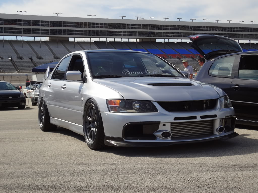 photo 1 Mitsubishi Lancer Evolution custom wheels Gramlight 57 18x9.5, ET +12, tire size 235/40 R18. x ET