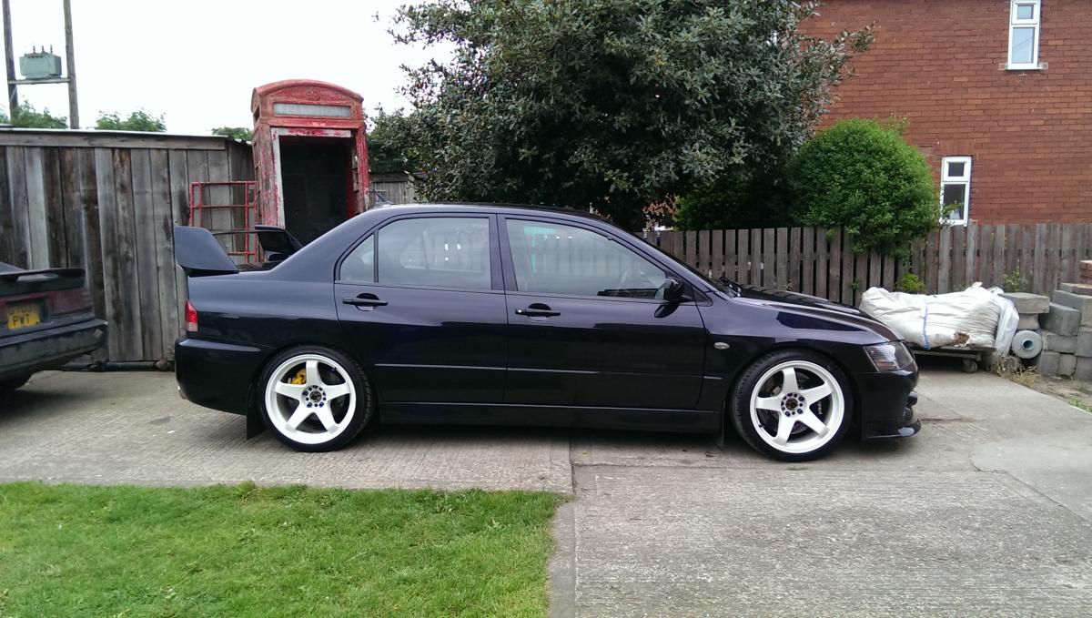 photo 3 Mitsubishi Lancer Evolution custom wheels Rota GTR 18x9.5, ET +30, tire size 255/35 R18. x ET