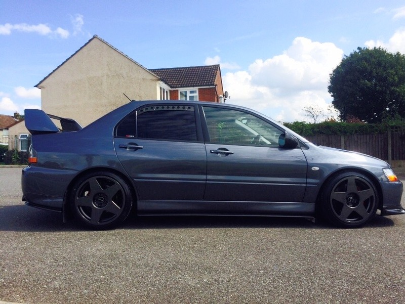 photo 2 Mitsubishi Lancer Evolution custom wheels Bola B10 18x9.0, ET +40, tire size 225/40 R18. x ET