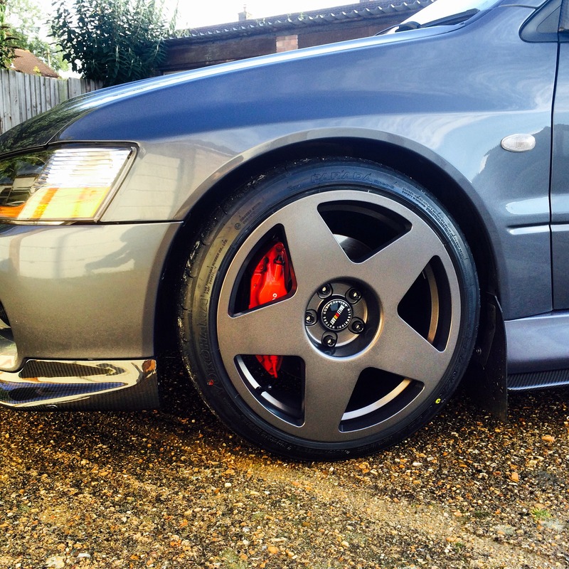 photo 3 Mitsubishi Lancer Evolution custom wheels Bola B10 18x9.0, ET +40, tire size 225/40 R18. x ET