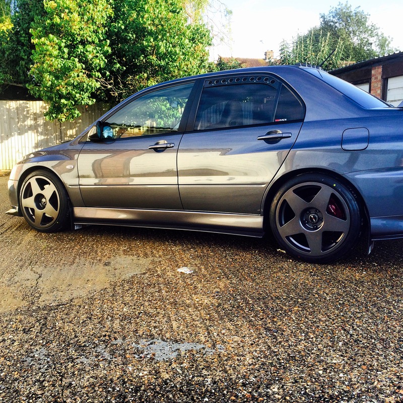 photo 1 Mitsubishi Lancer Evolution custom wheels Bola B10 18x9.0, ET +40, tire size 225/40 R18. x ET