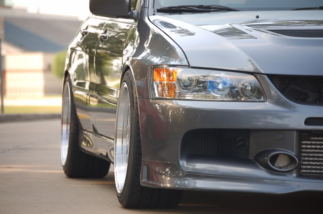 photo 2 Mitsubishi Lancer Evolution custom wheels LM Replica 18x9.5, ET +30, tire size 245/40 R18. x ET