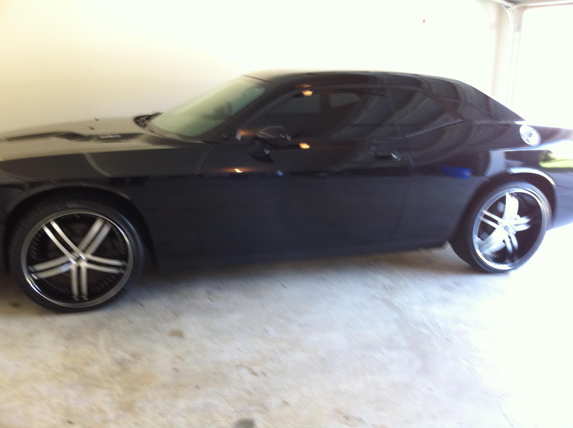 photo 1 Dodge Challenger custom wheels Status  Knight 5 22x9.0, ET , tire size 265/35 R22. 22x10.0 ET 295/30 R22