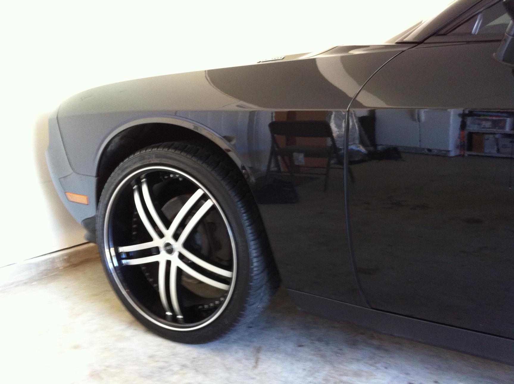 photo 2 Dodge Challenger custom wheels Status  Knight 5 22x9.0, ET , tire size 265/35 R22. 22x10.0 ET 295/30 R22