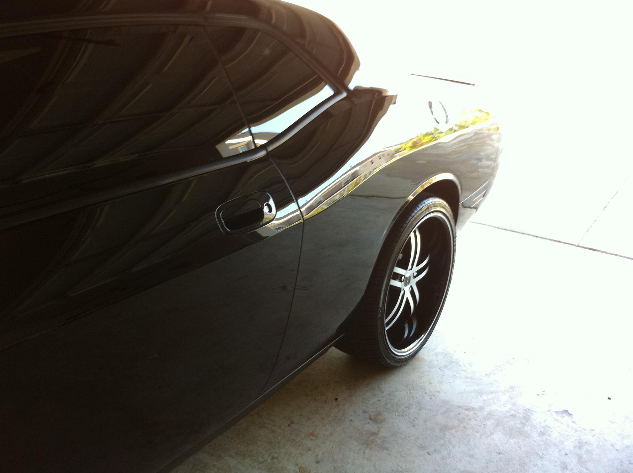 photo 3 Dodge Challenger custom wheels Status  Knight 5 22x9.0, ET , tire size 265/35 R22. 22x10.0 ET 295/30 R22