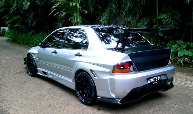 photo 2 Mitsubishi Lancer Evolution custom wheels  CE28E 18x9.5, ET +15, tire size 265/35 R18. x ET
