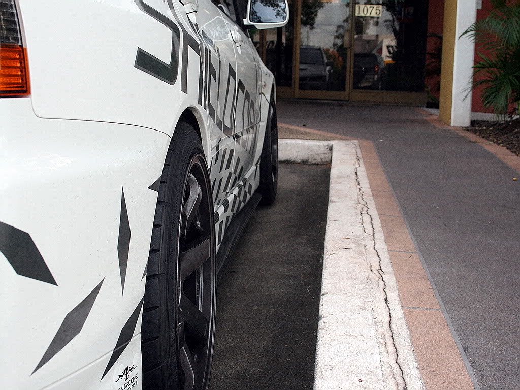 photo 7 Mitsubishi Lancer Evolution custom wheels Rota Grid 18x9.5, ET +20, tire size 245/35 R18. x ET