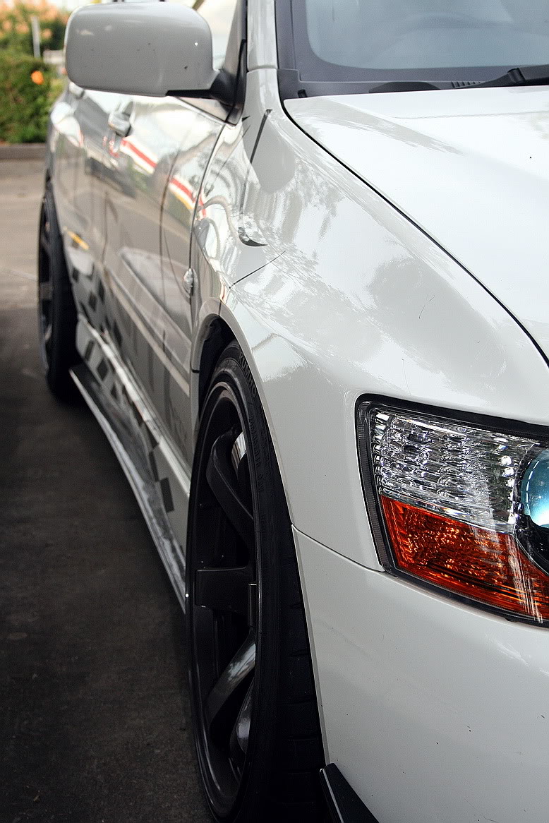 photo 8 Mitsubishi Lancer Evolution custom wheels Rota Grid 18x9.5, ET +20, tire size 245/35 R18. x ET