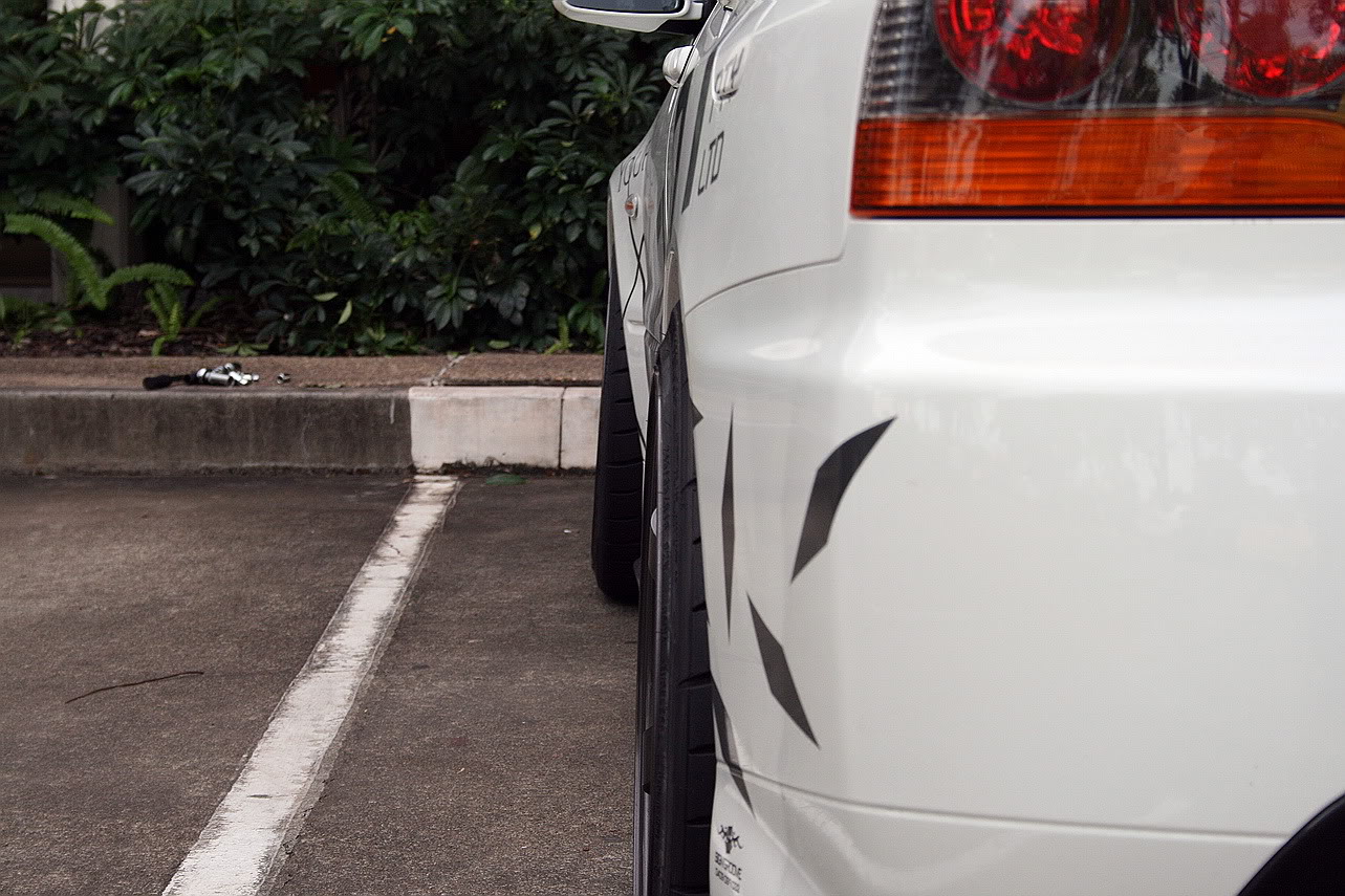 photo 10 Mitsubishi Lancer Evolution custom wheels Rota Grid 18x9.5, ET +20, tire size 245/35 R18. x ET