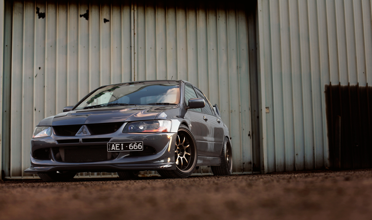 photo 1 Mitsubishi Lancer Evolution custom wheels Work 11R 18x9.5, ET +12, tire size 235/40 R18. x ET