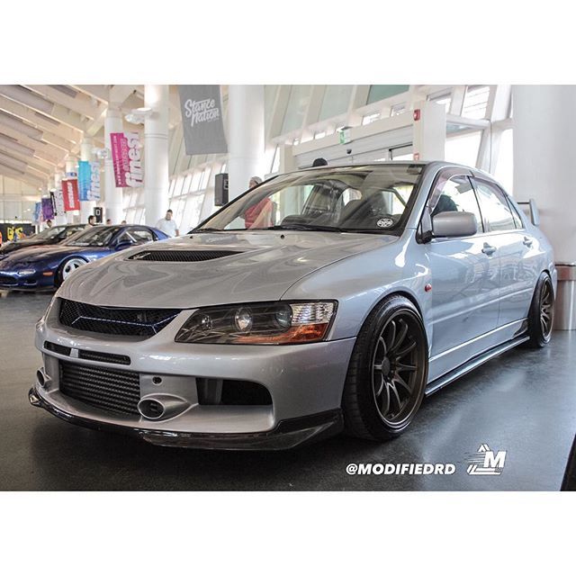 photo 2 Mitsubishi Lancer Evolution custom wheels Varrstoen ES3 18x10.5, ET +15, tire size 225/40 R18. 18x10.5 ET+22