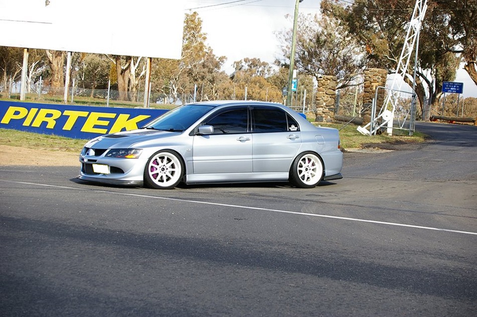 photo 1 Mitsubishi Lancer Evolution custom wheels Work Emotion XD9 18x10.0, ET +10, tire size X R18. 18x10.0 ET+18