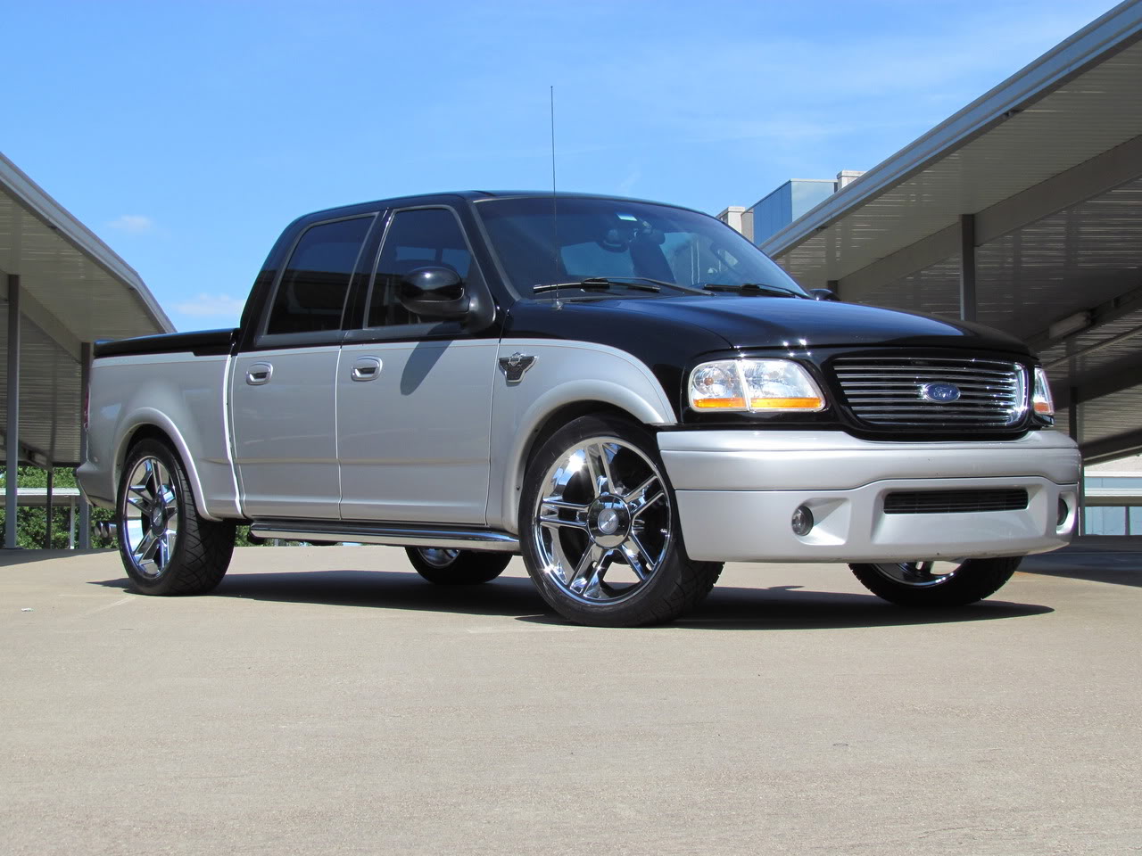 photo 4 Ford F-150 custom wheels   22x, ET , tire size 285/40 R22. x ET 305/40 R