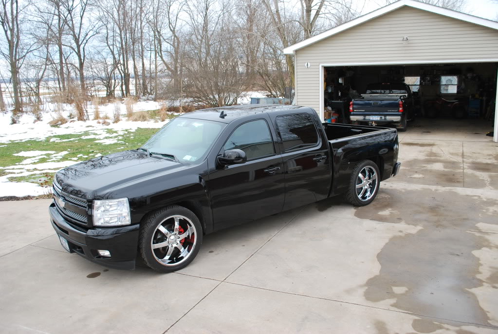 photo 1 GMC Sierra 2500HD custom wheels Boss 330 22x9.0, ET , tire size 285/40 R22. x ET 