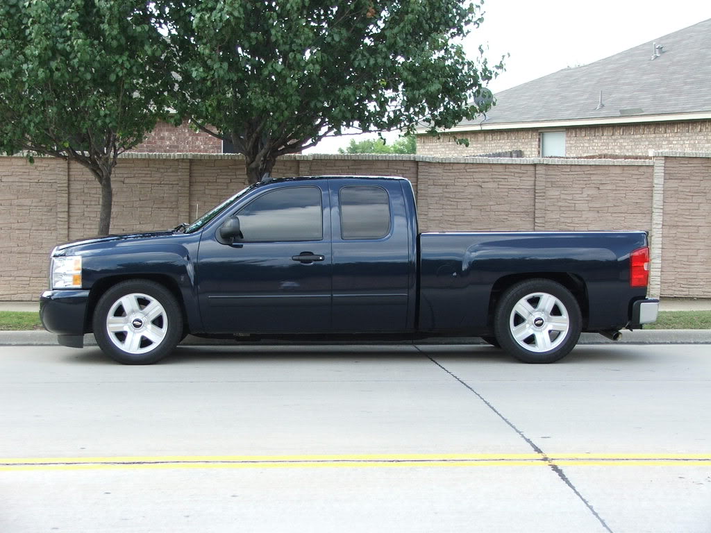 photo 2 Chevrolet Silverado 2500HD custom wheels OEM Chevrolet  20x, ET , tire size 275/55 R20. x ET 