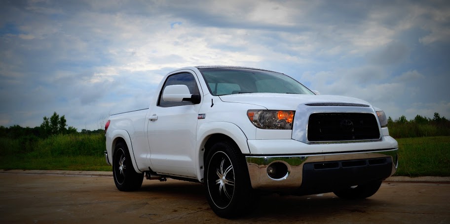 photo 4 Toyota Tundra custom wheels KMC Surge 22x9.5, ET , tire size 305/40 R22. x ET 305/45 R