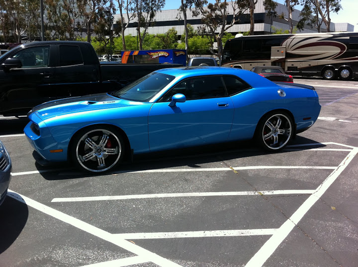 photo 1 Dodge Challenger custom wheels Lorenzo W26  22x8.5, ET , tire size 245/ R22. 22x10.0 ET 285/ R22