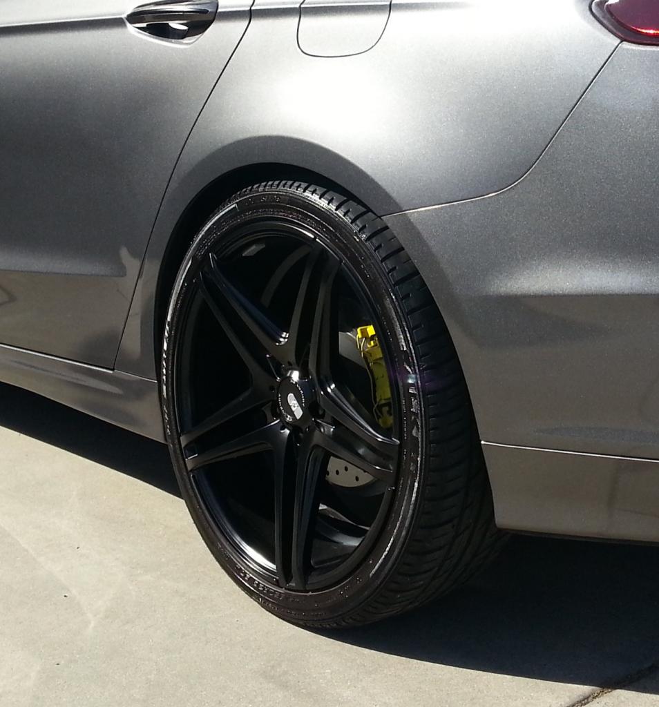 photo 2 Ford Fusion custom wheels XO Luxury 20x8.5, ET +40, tire size 255/35 R20. x ET