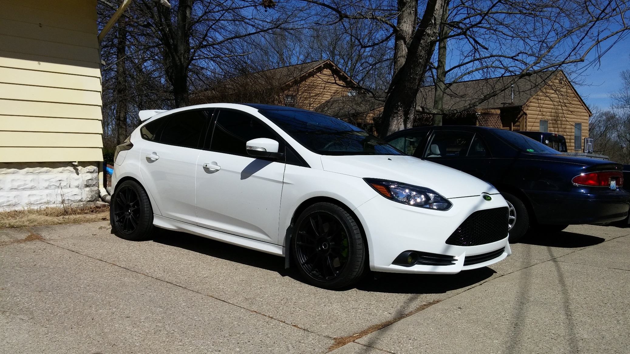 photo 1 Ford Focus ST custom wheels Gram Lights 57Xtreme 18x8.5, ET +33, tire size 235/40 R18. x ET 