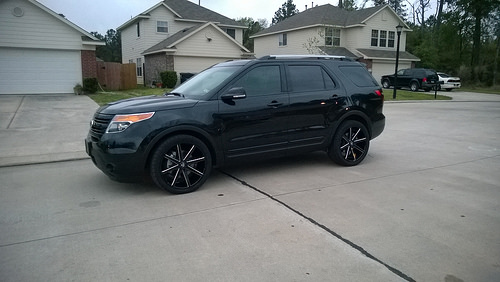 photo 1 Ford Explorer custom wheels   22x9.5, ET +32, tire size 285/35 R22. x ET