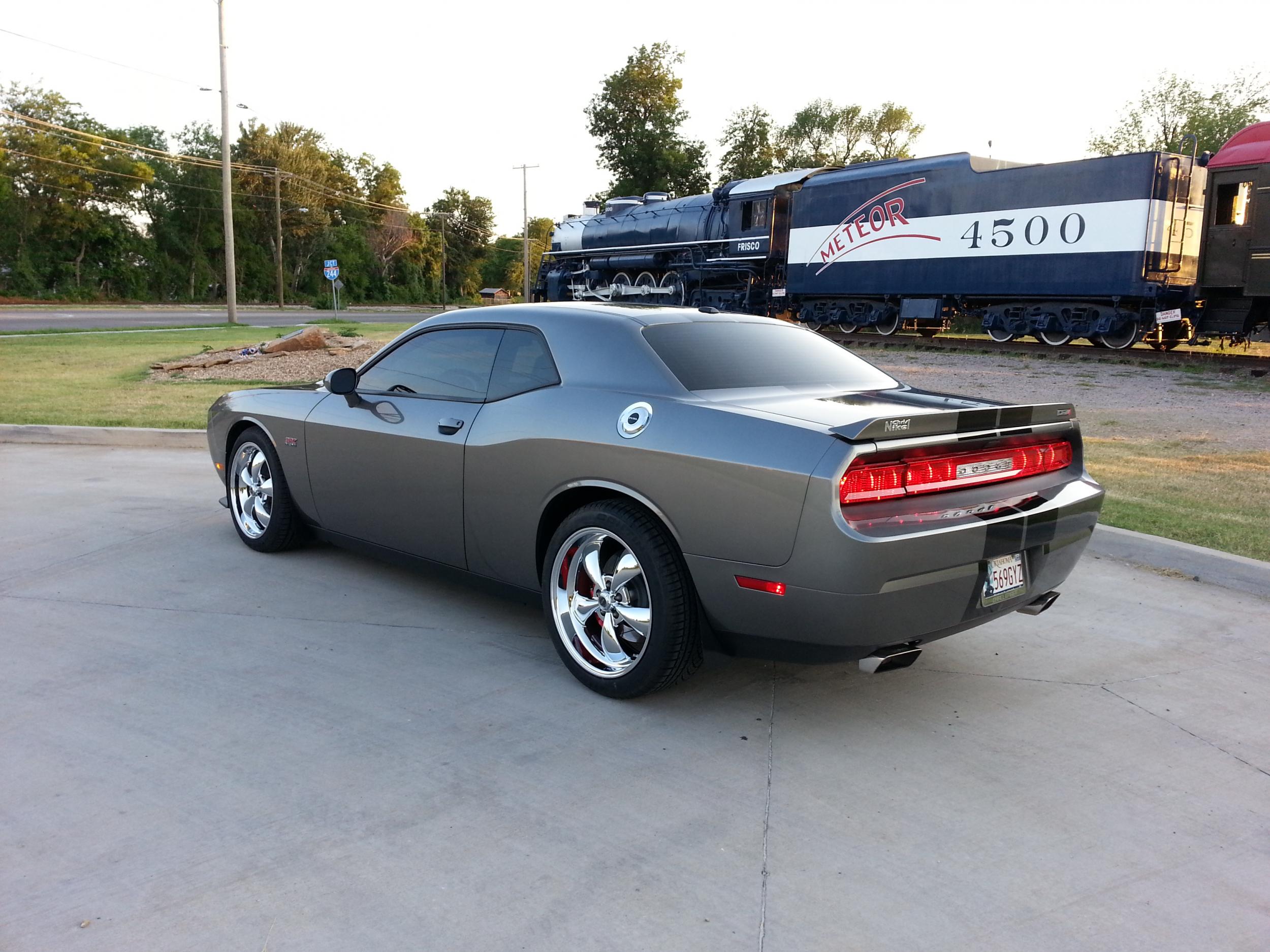 photo 5 Dodge Challenger custom wheels   20x8.5, ET +18, tire size 245/45 R20. 20x10.0 ET 275/40 R20