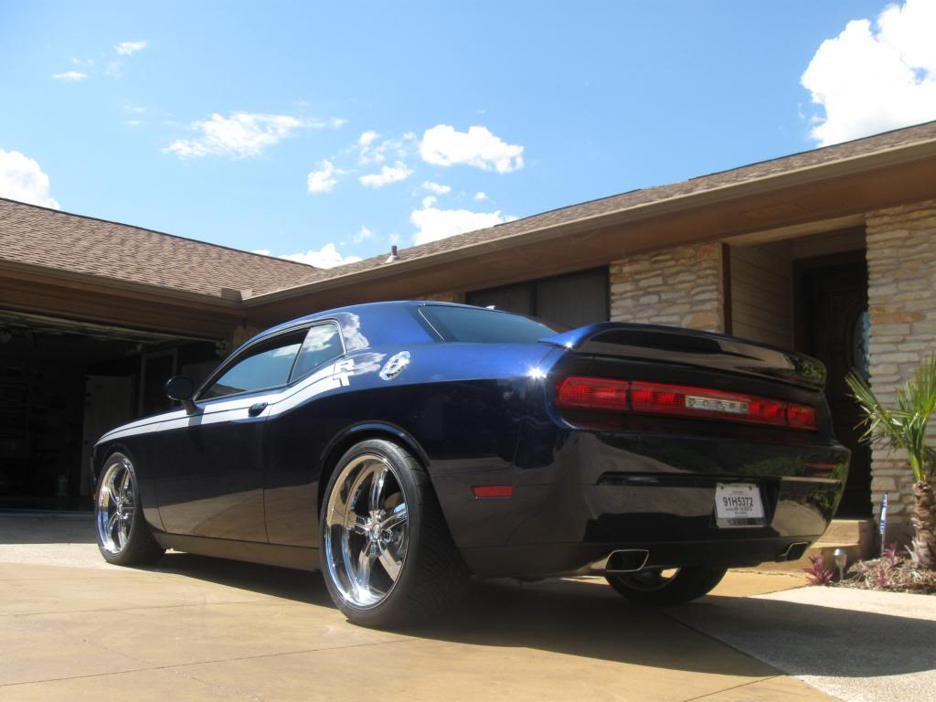 photo 1 Dodge Challenger custom wheels Huntington Bolsa 22x9.0, ET +20, tire size 285/35 R22. 22x10.5 ET+25 265/35 R22