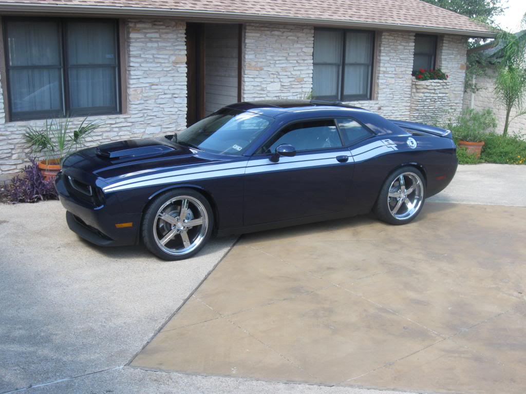 photo 2 Dodge Challenger custom wheels Huntington Bolsa 22x9.0, ET +20, tire size 285/35 R22. 22x10.5 ET+25 265/35 R22