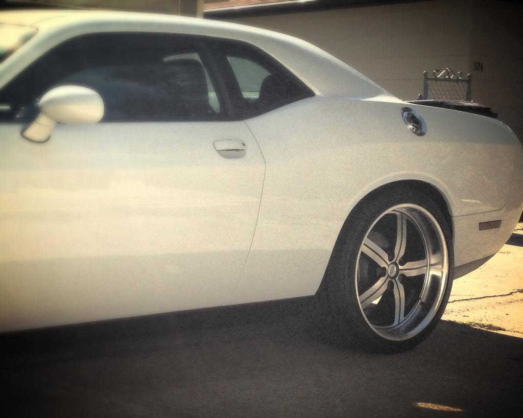 photo 1 Dodge Challenger custom wheels Huntington Bolsa 22x9.0, ET +20, tire size 265/35 R22. 22x10.5 ET+25 285/35 R22