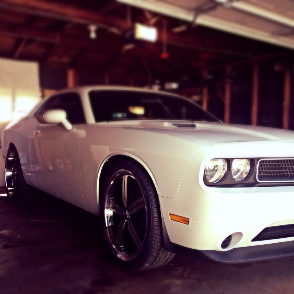 photo 2 Dodge Challenger custom wheels Huntington Bolsa 22x9.0, ET +20, tire size 265/35 R22. 22x10.5 ET+25 285/35 R22