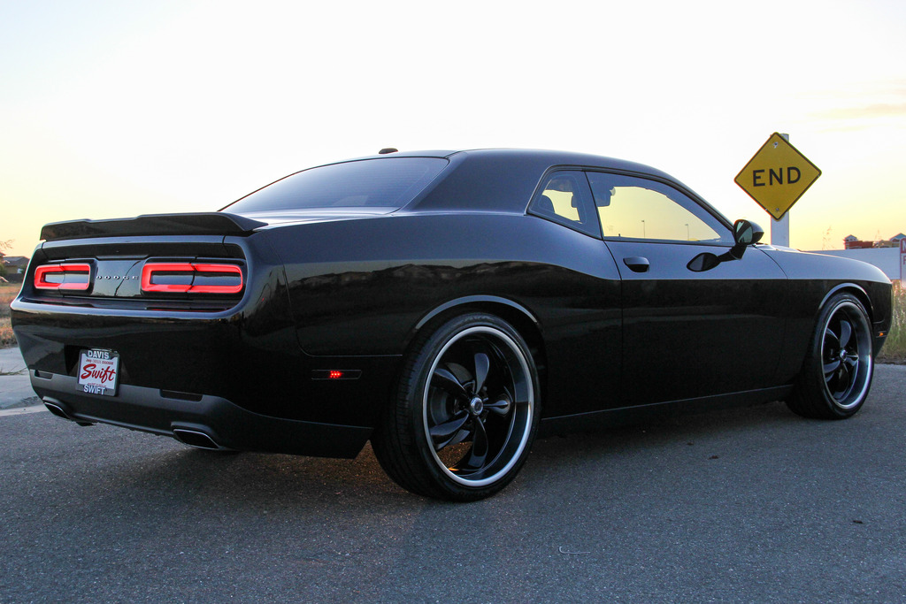 photo 1 Dodge Challenger custom wheels American Racing Torq Thrust M 22x9.5, ET , tire size 265/35 R22. x ET