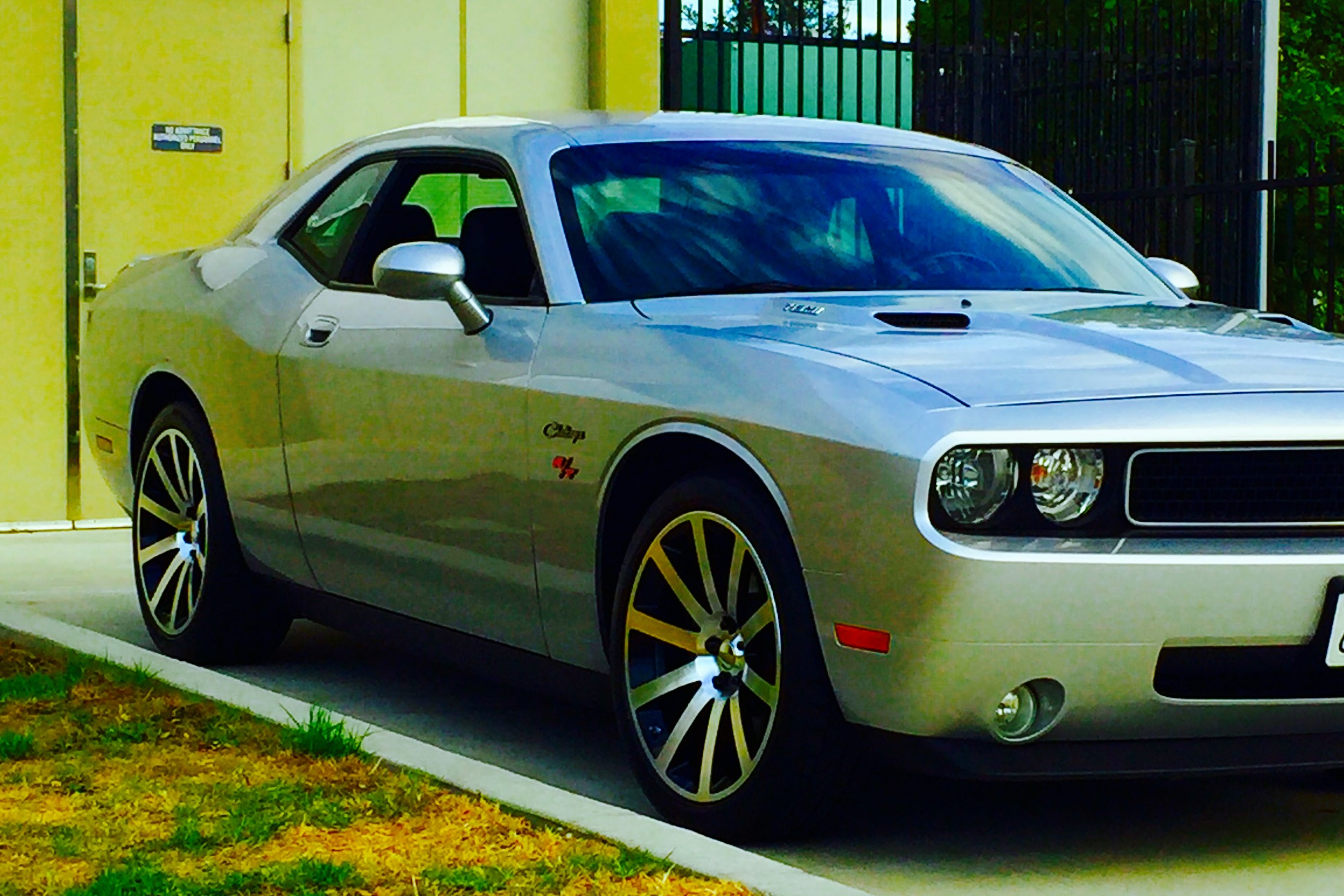 photo 1 Dodge Challenger custom wheels OEM Dodge 300 SRT 20x9.0, ET , tire size 245/45 R20. x ET