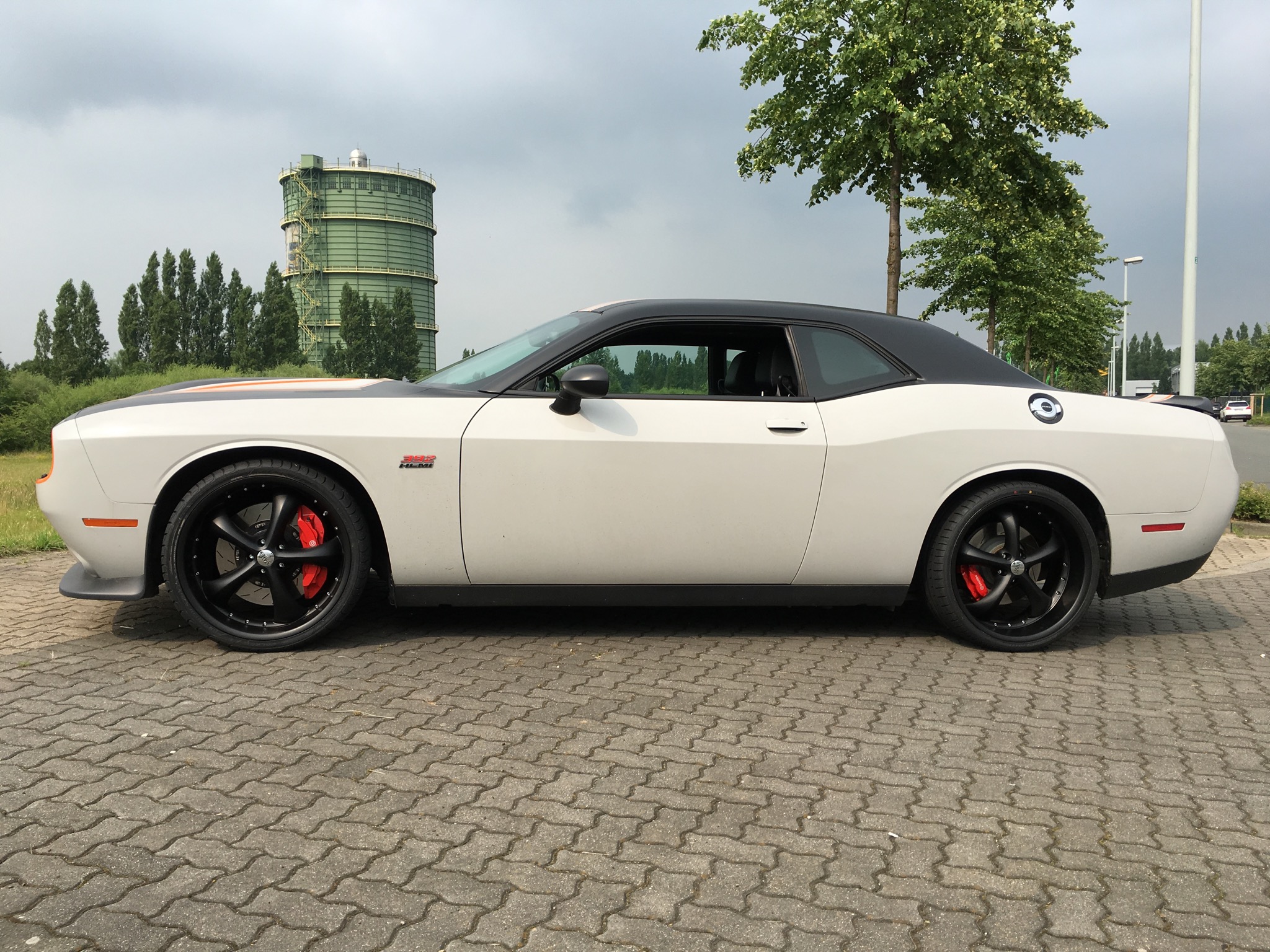 photo 1 Dodge Challenger custom wheels Status Retro 22x, ET , tire size 265/30 R22. x ET 295/25 R