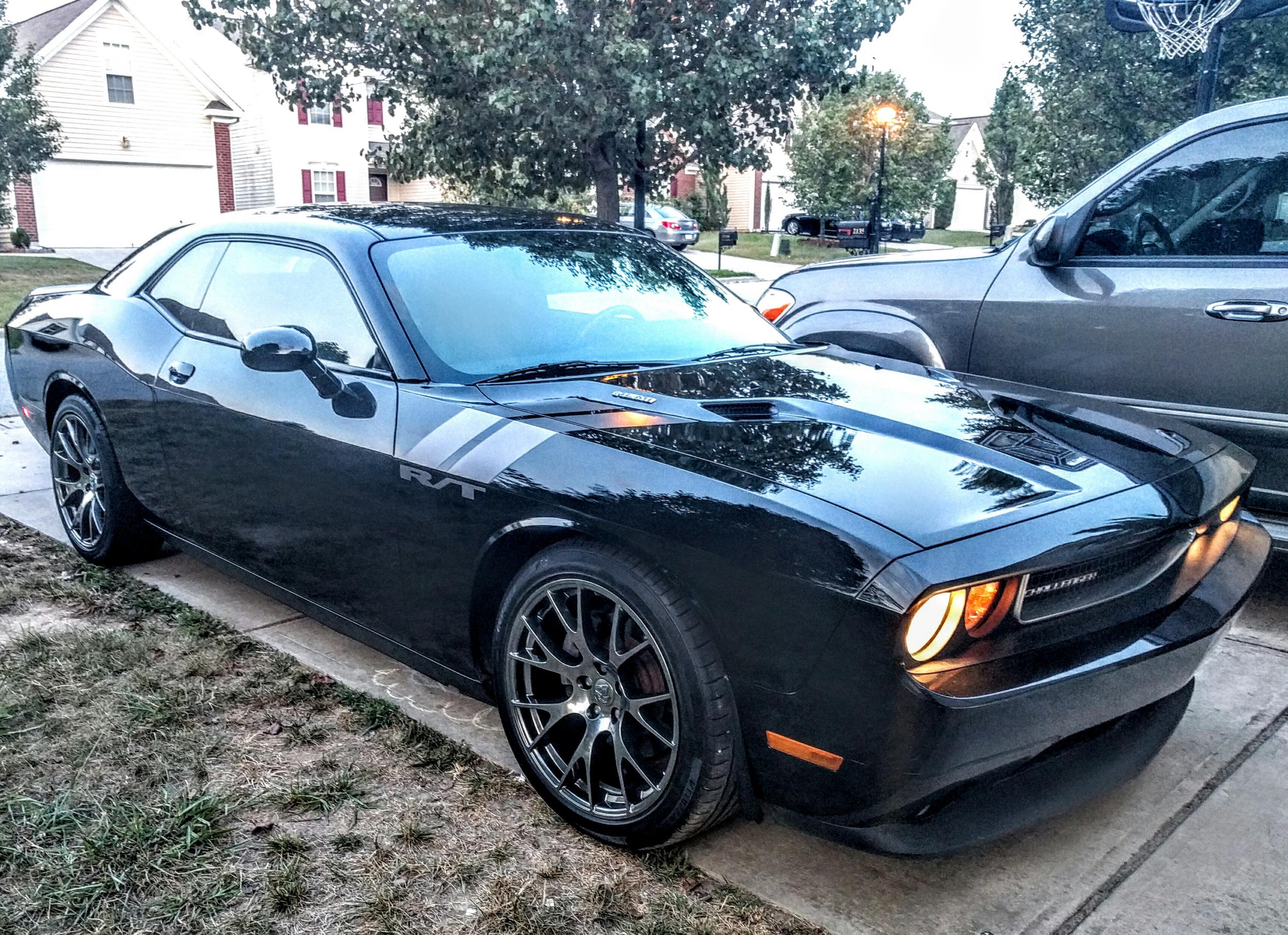 photo 1 Dodge Challenger custom wheels OEM Dodge Hellcat 20x9.0, ET , tire size 245/45 R20. x ET