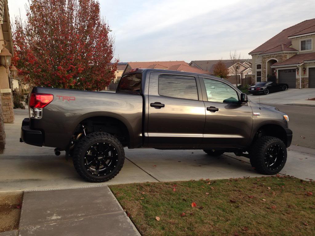 photo 1 Toyota Tundra custom wheels Moto Metal 962 20x12.0, ET -44, tire size 315/50 R20. x ET