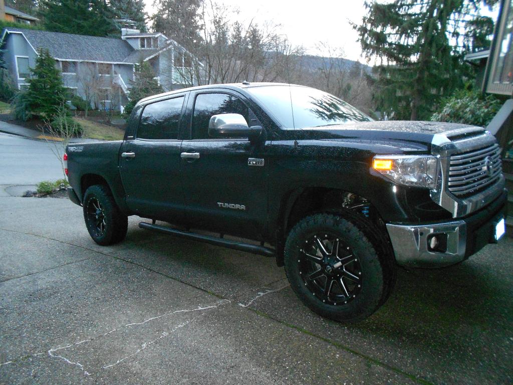 photo 1 Toyota Tundra custom wheels Fuel Mavericks 20x, ET +20, tire size 275/65 R20. x ET