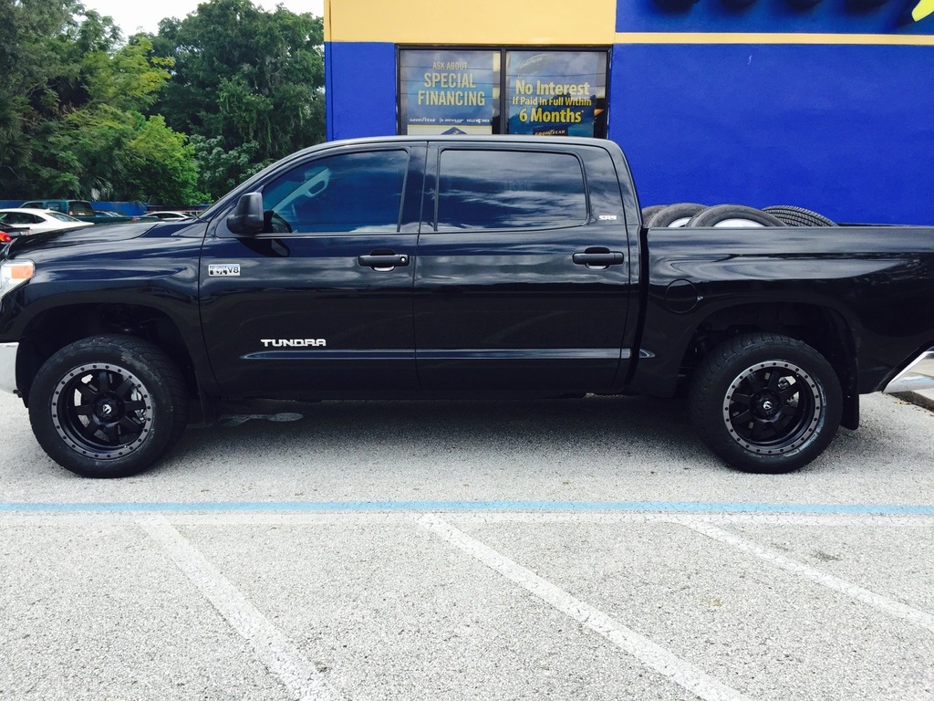 photo 1 Toyota Tundra custom wheels Fuel Trophy 20x9.0, ET +1, tire size 305/50 R20. x ET