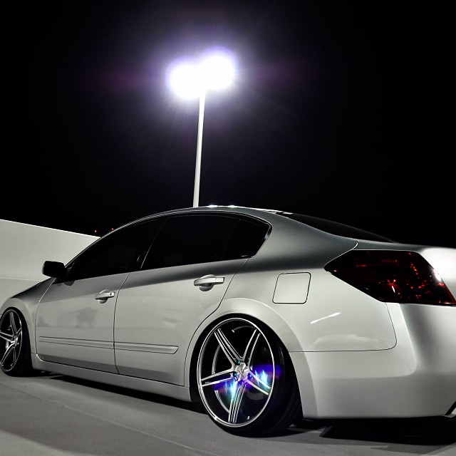 photo 1 Nissan Altima custom wheels   20x10.5, ET +30, tire size 245/30 R20. x ET