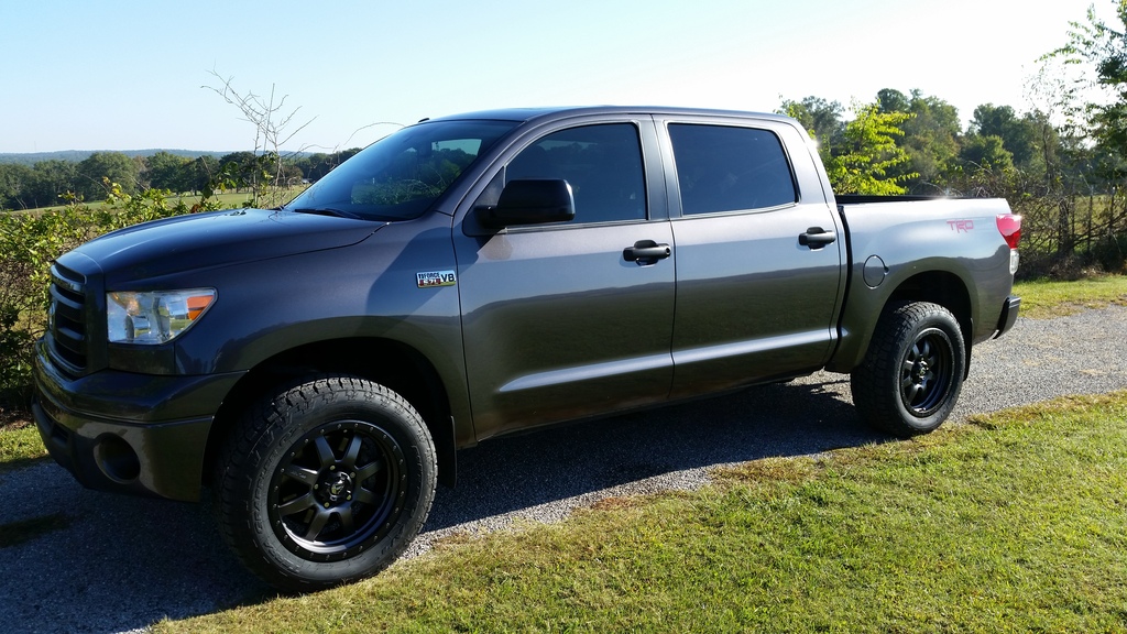 photo 1 Toyota Tundra custom wheels Fuel Trophy 20x9.0, ET +20, tire size 275/60 R20. x ET